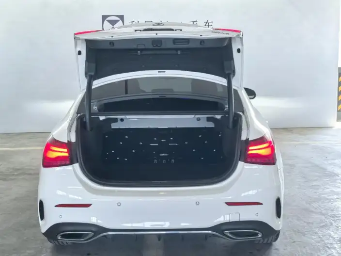 Mercedes-Benz A-class 2023 Model A 200 L Sports sedan Fashion Edition – фото 4