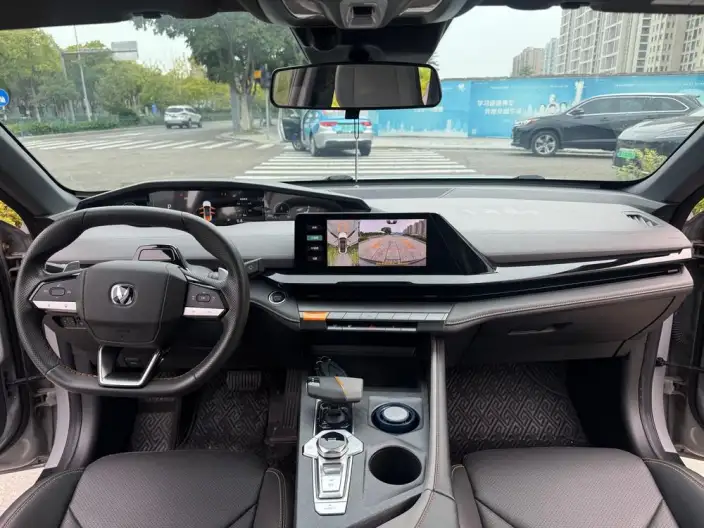 Changan UNI-V 2022 Model 1.5T Noble Model – фото 9