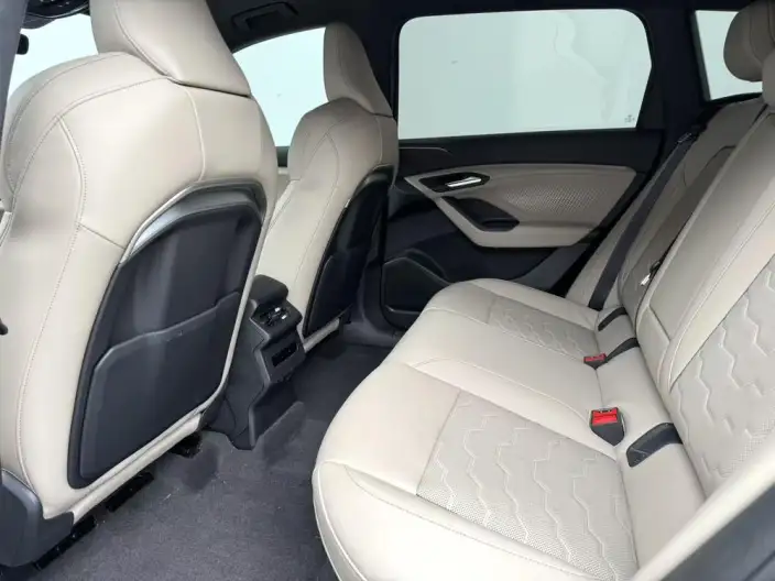 AUDI Q6L e-tron 2026 Model First Edition Pilot Edition – фото 9