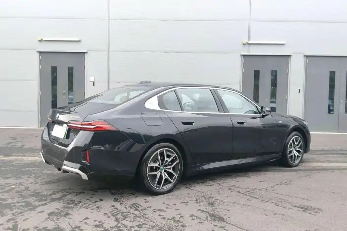 BMW i5 2025 Model eDrive35L M Sports Set – фото 5