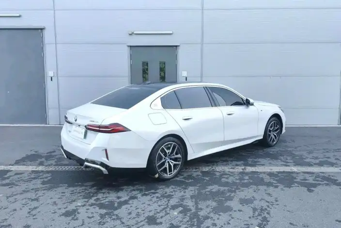 BMW i5 2024 Model eDrive35L M Sports Set – фото 5