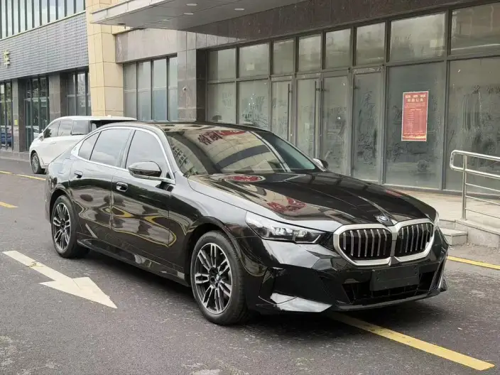 BMW 5 Series 2026 Model 530Li Leading Model M Sports Set – фото 3