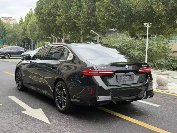 BMW 5 Series 2026 Model 530Li Leading Model M Sports Set – фото 4