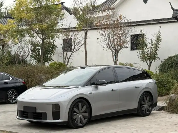 Li Auto i6 2025 Model 4WD Standard Edition