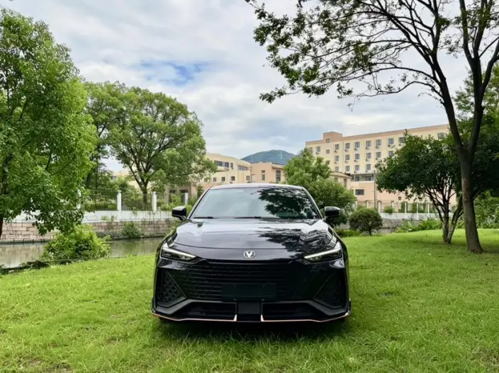 Changan UNI-V 2022 Model 2.0T Leading speed Edition