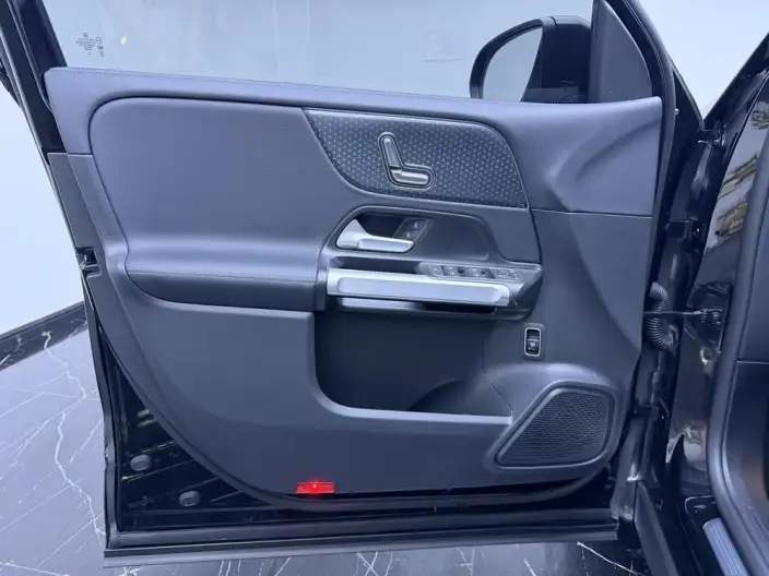 Mercedes-Benz GLB 2024 Model GLB 220 Dynamic Model – фото 9