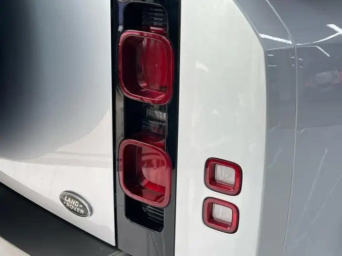 Land Rover Defender 2022 Model 110 P400 X-Dynamic HSE – фото 7