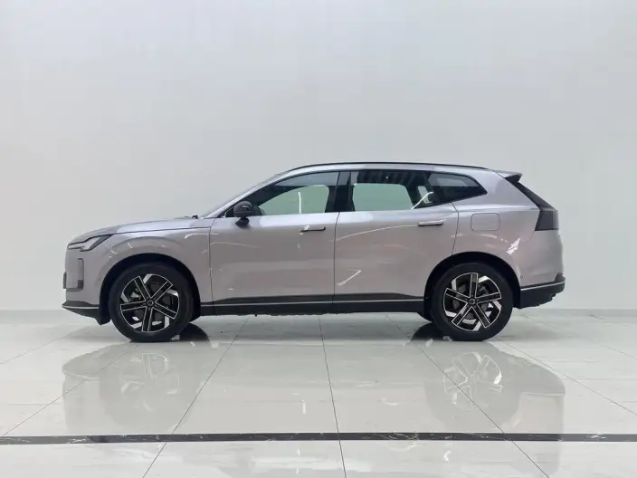 Volvo XC70 2026 Model 2WD Long Battery Life Pro Core