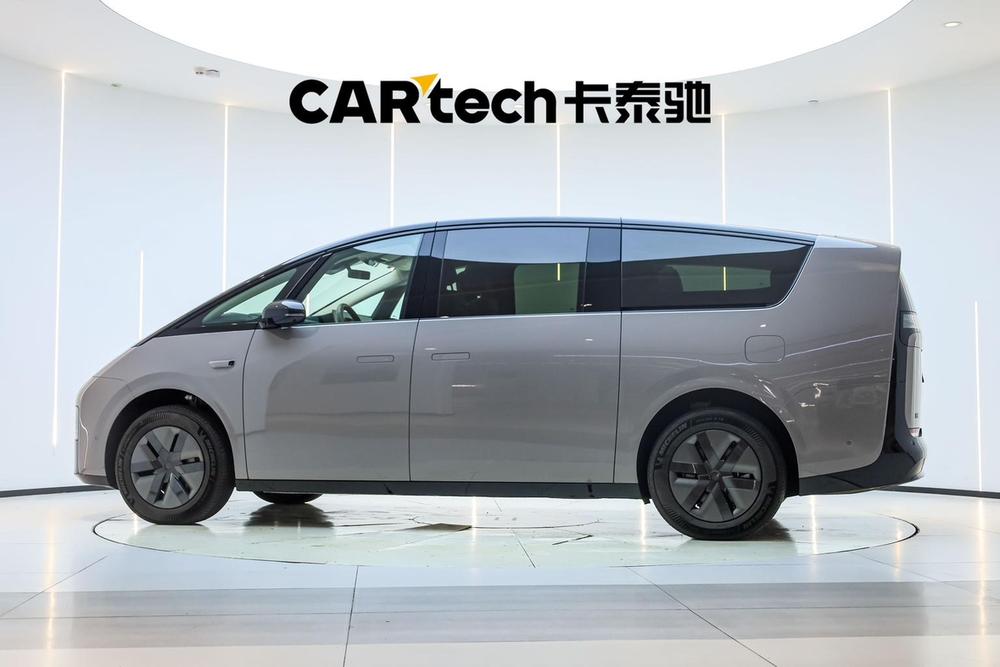Li Auto MEGA 2025 Ultra Smart Re f resh