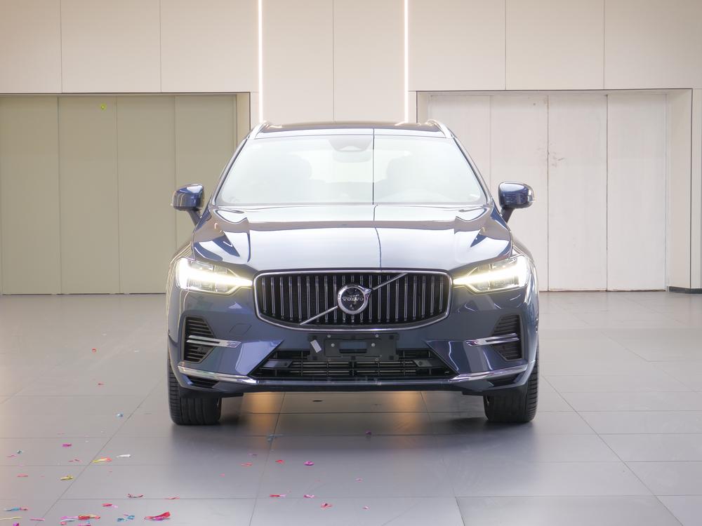 Volvo XC60 PHEV 2025 модификация T8 4WD Long Battery Li f e Pro Smart Elegance Deluxe Edition