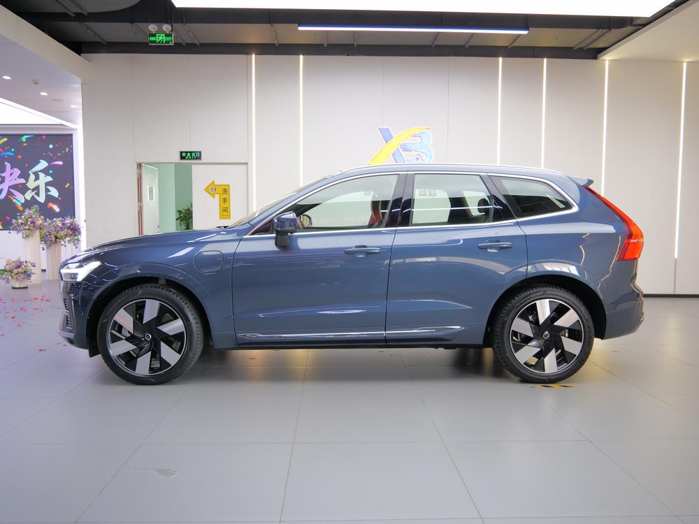 Volvo XC60 PHEV 2025 модификация T8 4WD Long Battery Li f e Pro Smart Elegance Deluxe Edition