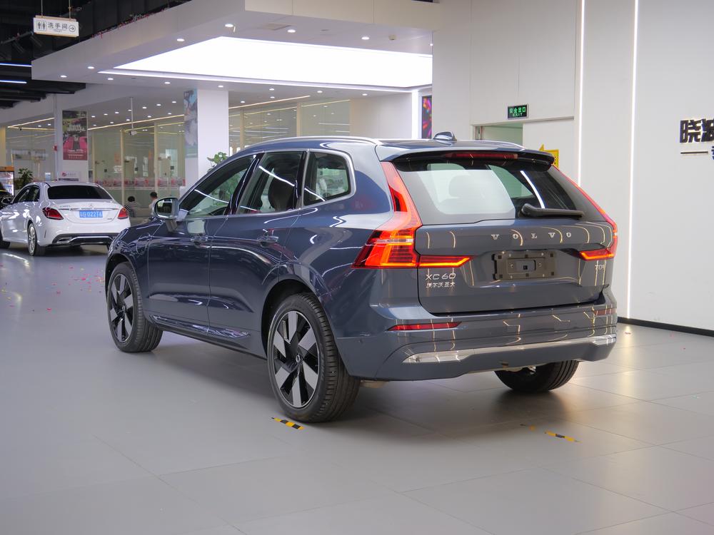 Volvo XC60 PHEV 2025 модификация T8 4WD Long Battery Li f e Pro Smart Elegance Deluxe Edition – фото 5
