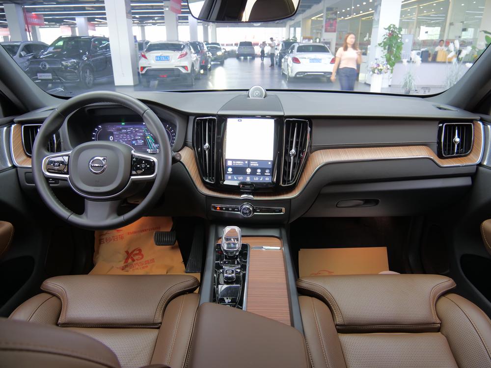 Volvo XC60 PHEV 2025 модификация T8 4WD Long Battery Li f e Pro Smart Elegance Deluxe Edition – фото 13
