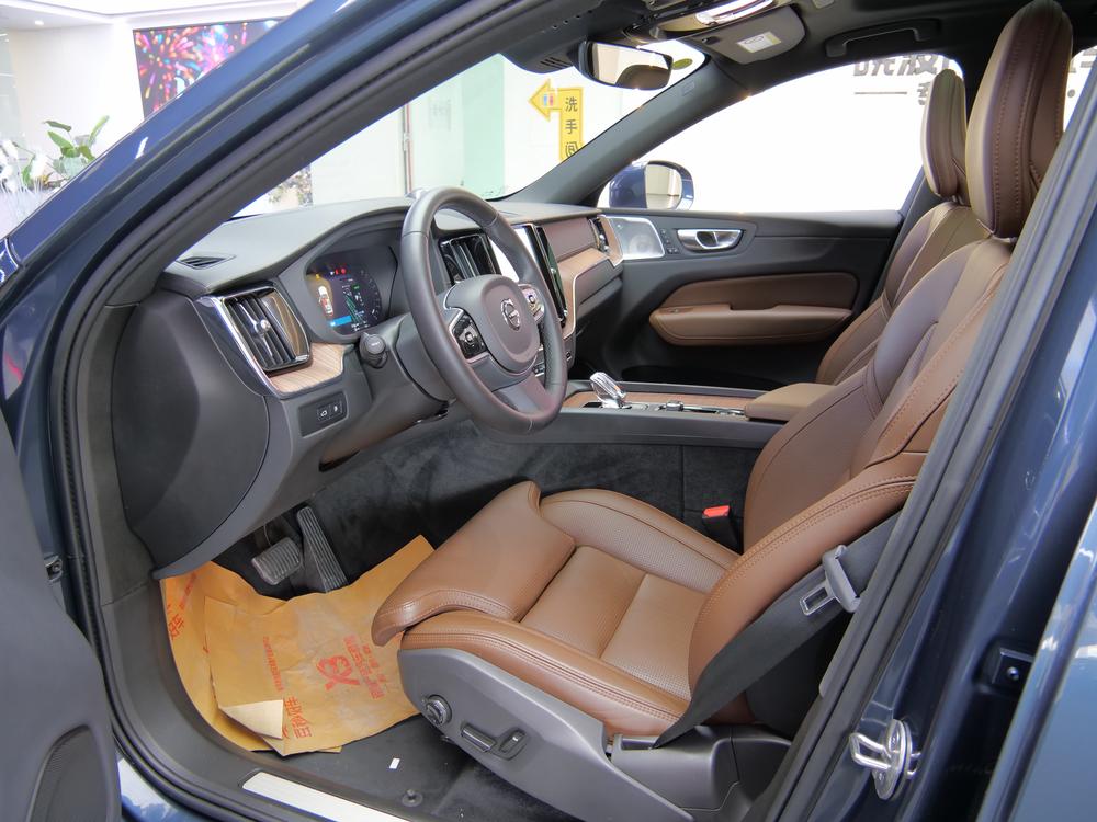 Volvo XC60 PHEV 2025 модификация T8 4WD Long Battery Li f e Pro Smart Elegance Deluxe Edition – фото 16