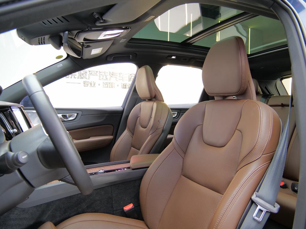 Volvo XC60 PHEV 2025 модификация T8 4WD Long Battery Li f e Pro Smart Elegance Deluxe Edition – фото 17