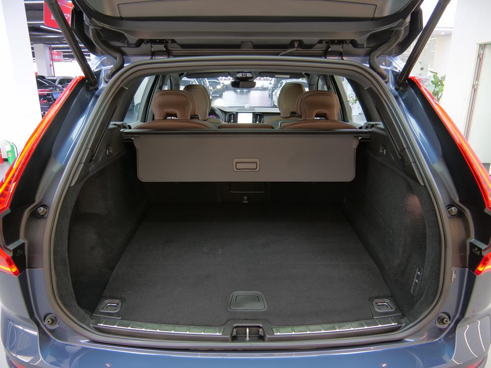 Volvo XC60 PHEV 2025 модификация T8 4WD Long Battery Li f e Pro Smart Elegance Deluxe Edition – фото 19