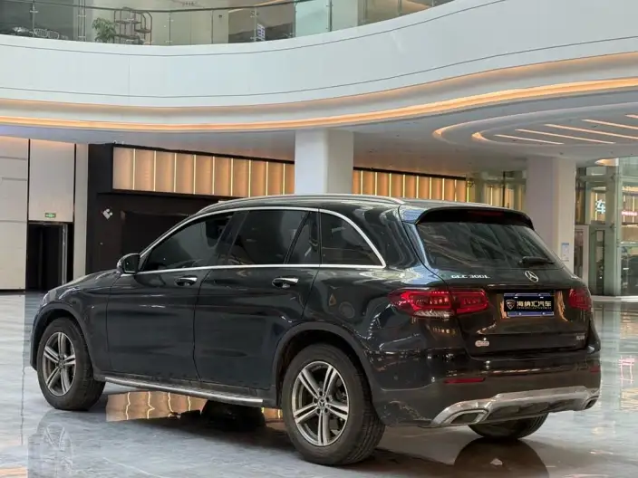Mercedes-Benz GLC 2021 Model GLC 260 L 4MATIC Luxury Model – фото 4