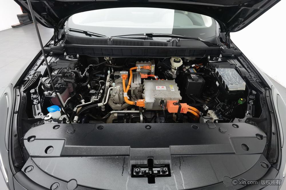 Hongqi E-QM5 2021 Charge Flagship Edition – фото 5