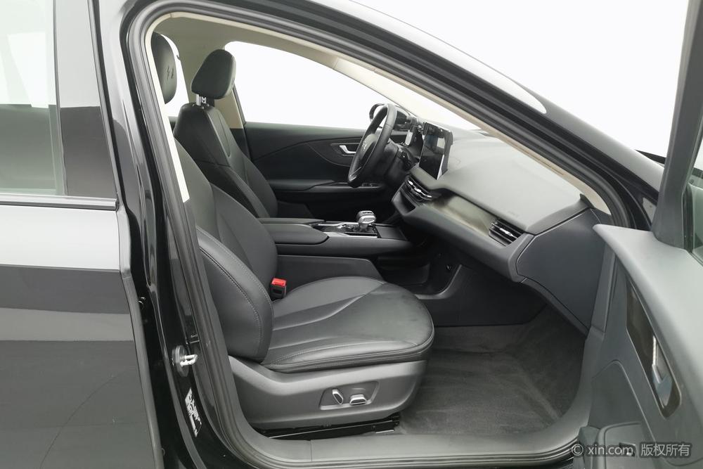 Hongqi E-QM5 2021 Charge Flagship Edition – фото 24