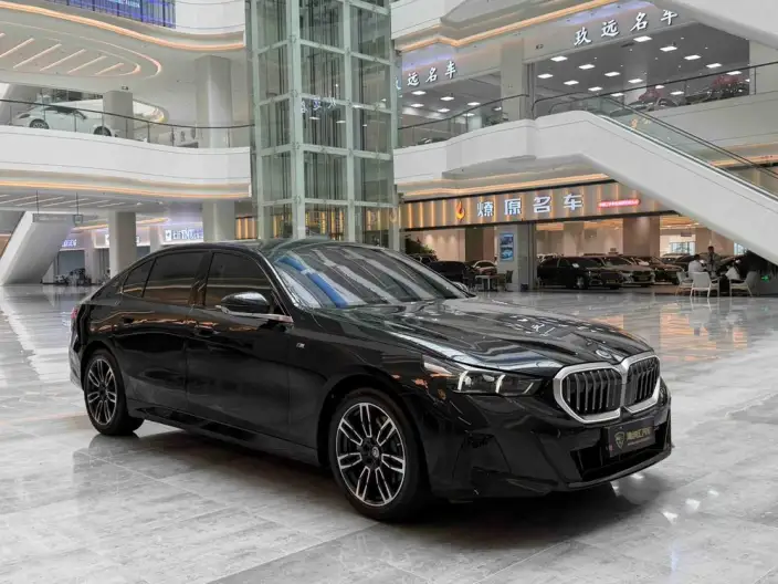 BMW 5 Series 2024 Model 530Li Leading Model M Sports Set – фото 3