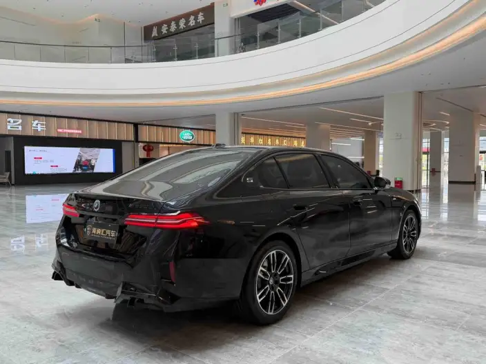 BMW 5 Series 2024 Model 530Li Leading Model M Sports Set – фото 7