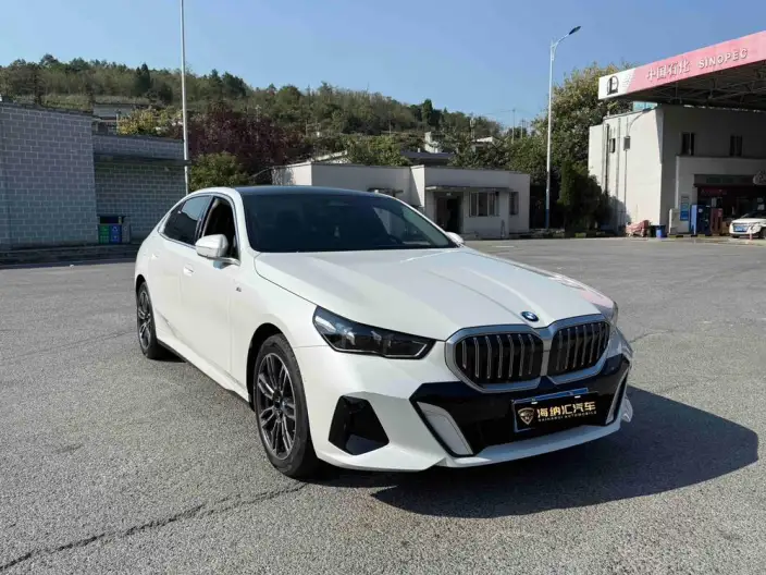 BMW 5 Series 2024 Model 530Li Leading Model M Sports Set – фото 3