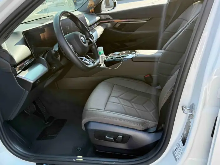 BMW 5 Series 2024 Model 530Li Leading Model M Sports Set – фото 9