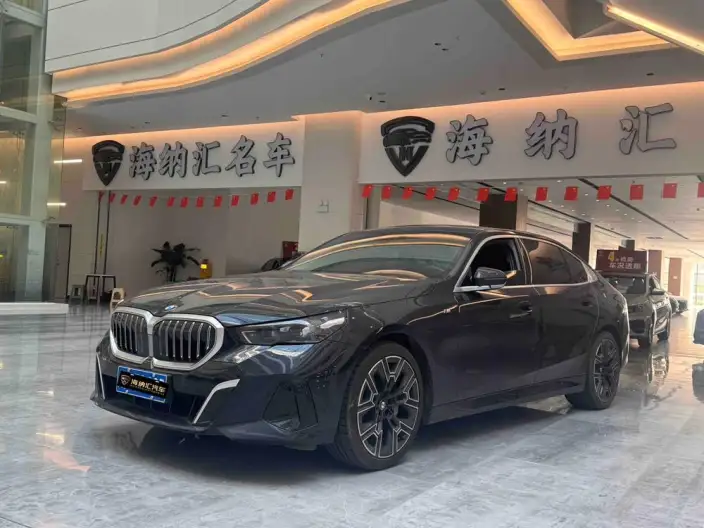 BMW 5 Series 2024 Model 530Li Exclusive Model M Sports Set – фото 1