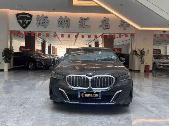 BMW 5 Series 2024 Model 530Li Exclusive Model M Sports Set – фото 2