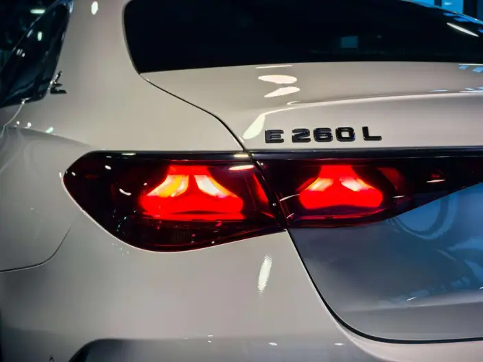 Mercedes-Benz E-Class 2024 Model E 260 L Sports sedan – фото 6