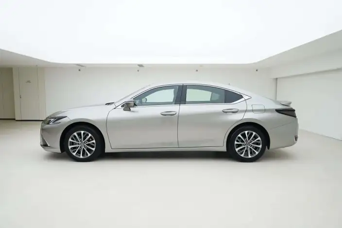 Lexus ES 2025 Model 300h Premium