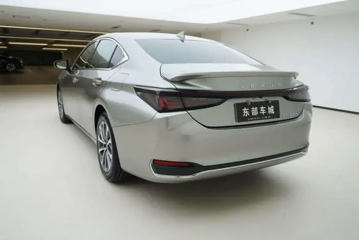 Lexus ES 2025 Model 300h Premium