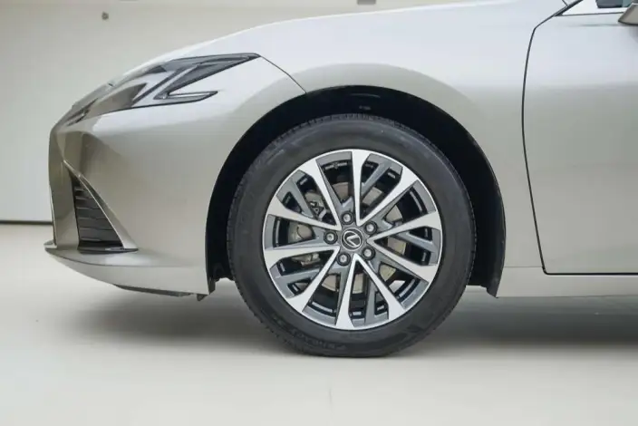 Lexus ES 2025 Model 300h Premium – фото 9