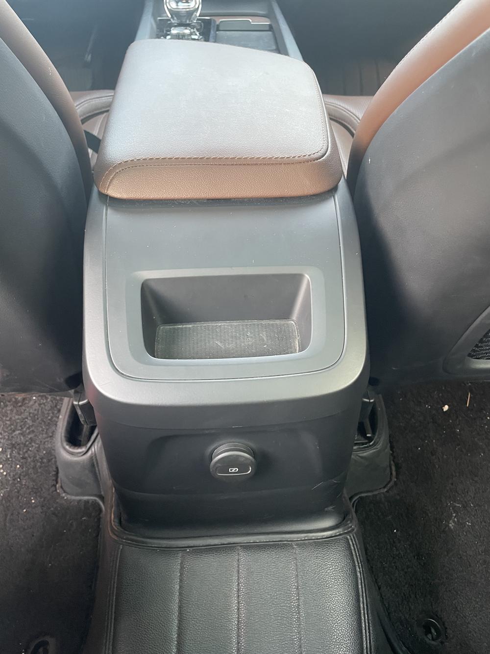 Volvo XC60 PHEV 2022 модификация T8 4WD Long Battery Li f e Pro Smart Elegance Deluxe Edition – фото 11