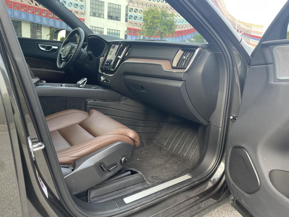 Volvo XC60 PHEV 2022 модификация T8 4WD Long Battery Li f e Pro Smart Elegance Deluxe Edition – фото 15
