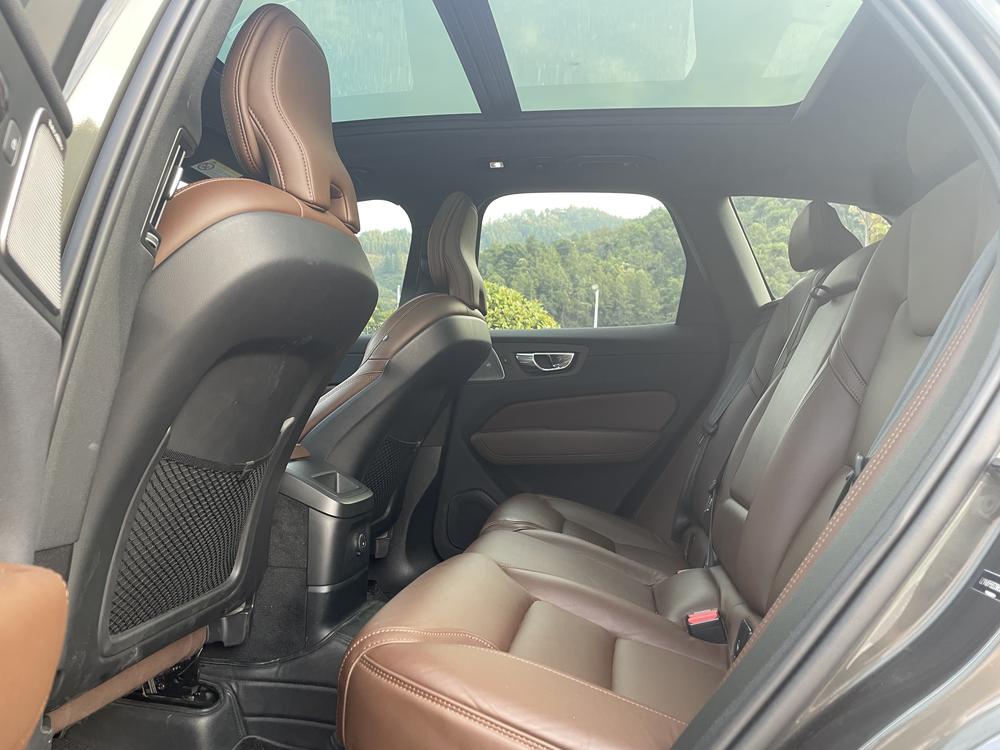 Volvo XC60 PHEV 2022 модификация T8 4WD Long Battery Li f e Pro Smart Elegance Deluxe Edition – фото 26