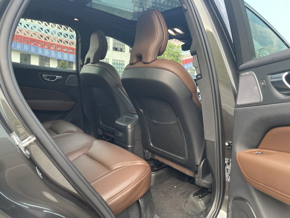 Volvo XC60 PHEV 2022 модификация T8 4WD Long Battery Li f e Pro Smart Elegance Deluxe Edition – фото 30