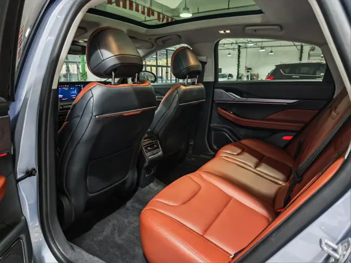 Lincoln Z 2022 Model i Xiang Exclusive Edition – фото 9