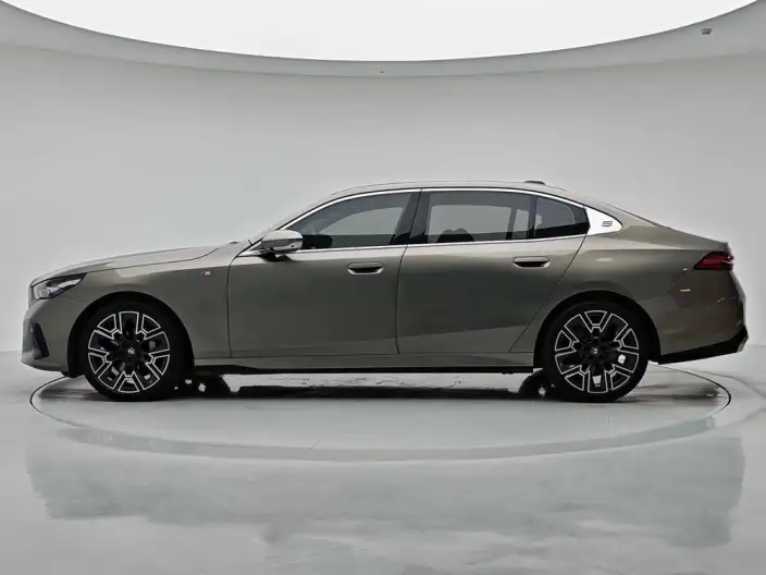 BMW 5 Series 2024 Model 530Li Exclusive Model M Sports Set – фото 4
