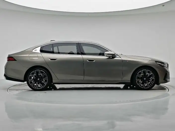 BMW 5 Series 2024 Model 530Li Exclusive Model M Sports Set – фото 8