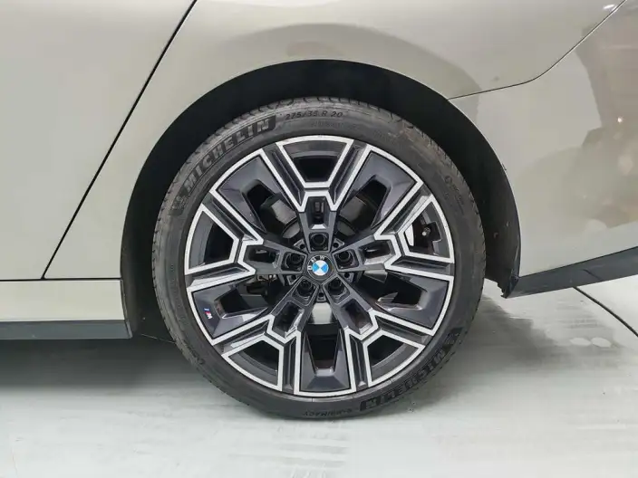 BMW 5 Series 2024 Model 530Li Exclusive Model M Sports Set – фото 9