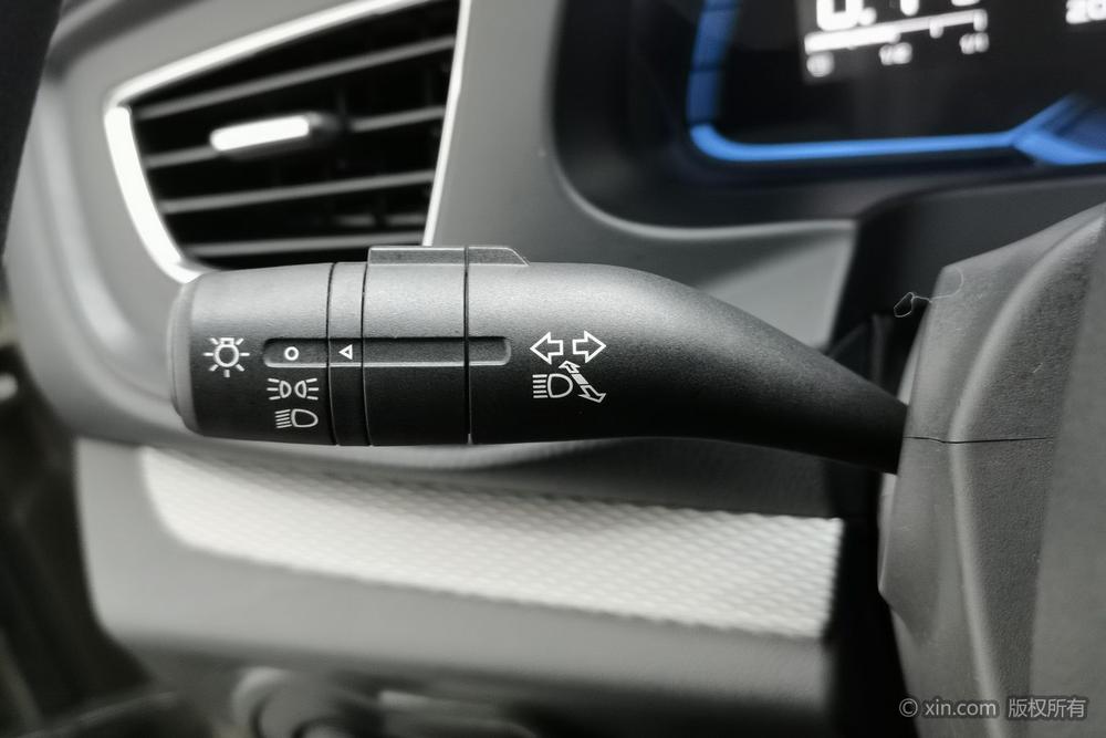 Roewe 360 2015 модификация 1.5L автоматическое Deluxe Edition – фото 16