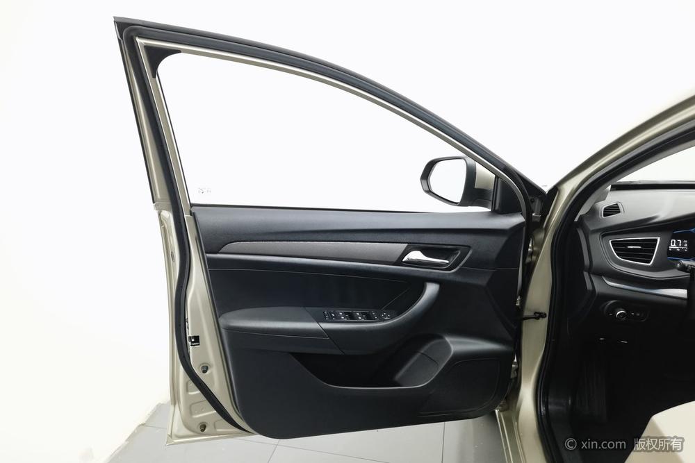 Roewe 360 2015 модификация 1.5L автоматическое Deluxe Edition – фото 21