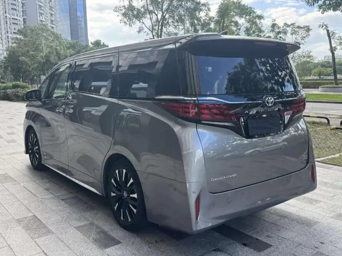 Elfa 2023 Model 2.5L Intelligent Hybrid 4WD Premium