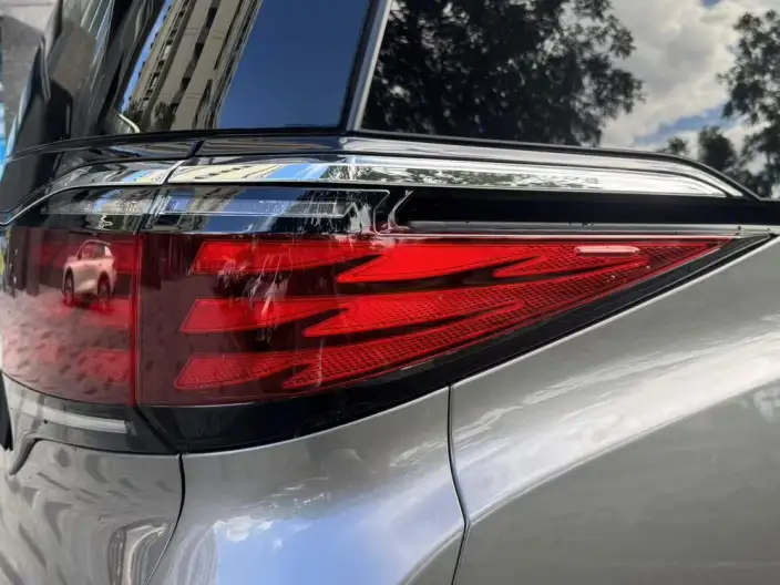 Elfa 2023 Model 2.5L Intelligent Hybrid 4WD Premium – фото 7