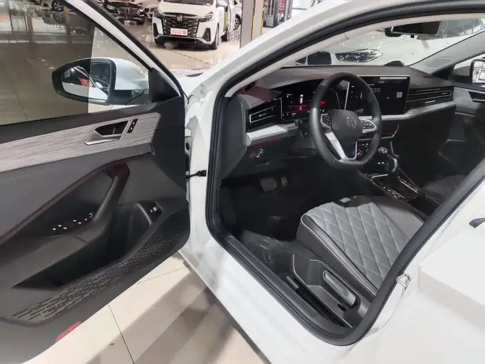 Volkswagen Sagitar 2025 Model 300TSI DSG Beyond Edition – фото 6