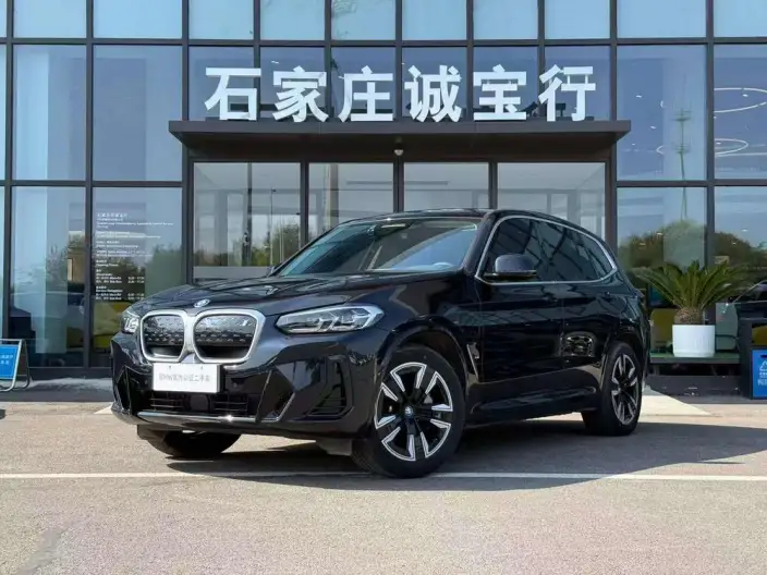 BMW iX3 2024 Model Leading Model