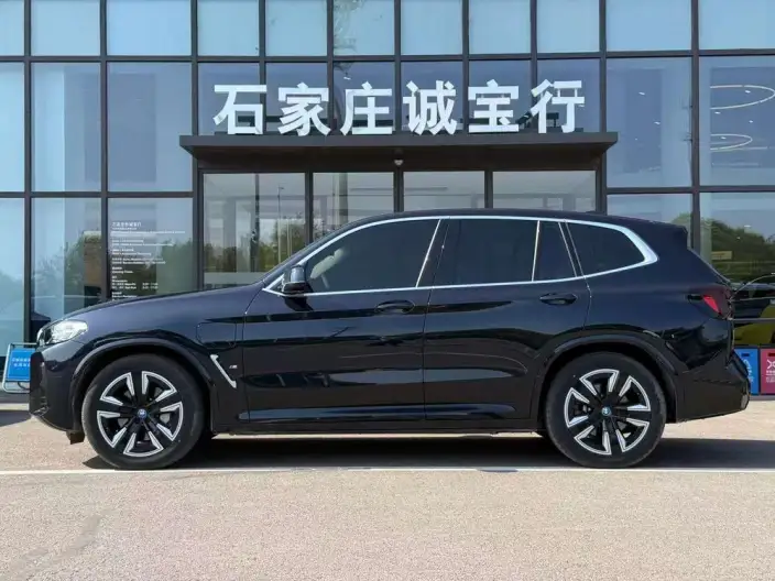 BMW iX3 2024 Model Leading Model