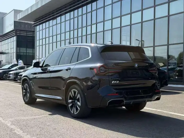 BMW iX3 2024 Model Leading Model