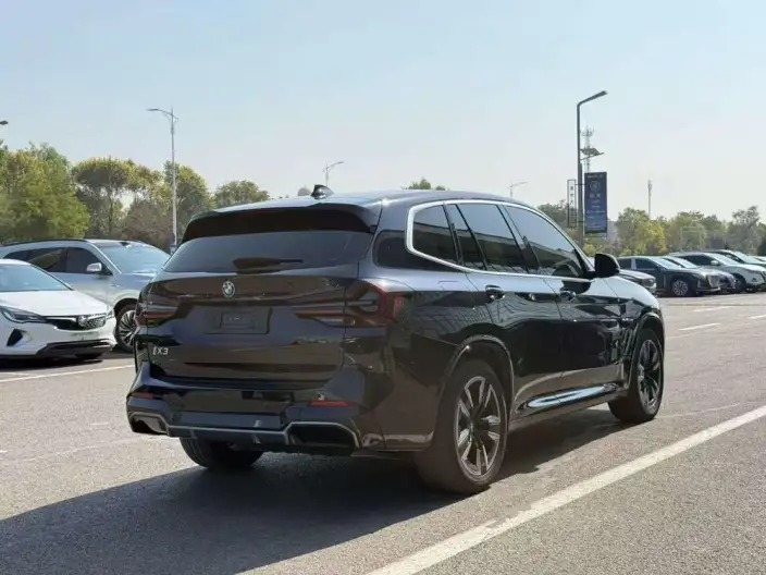 BMW iX3 2024 Model Leading Model – фото 6